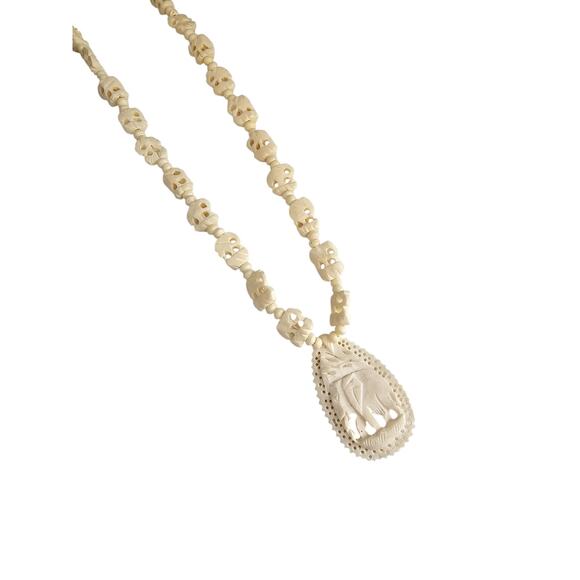 Mid century 60s boho carved faux ivory elephant necklace - Picture 4 of 4